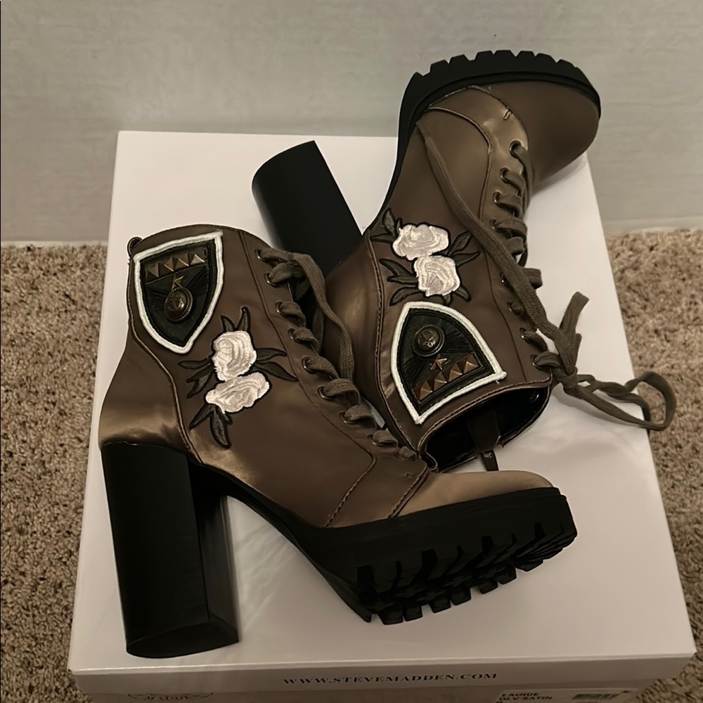 Steve Madden Green satin Heeled Ankle Boots NIB